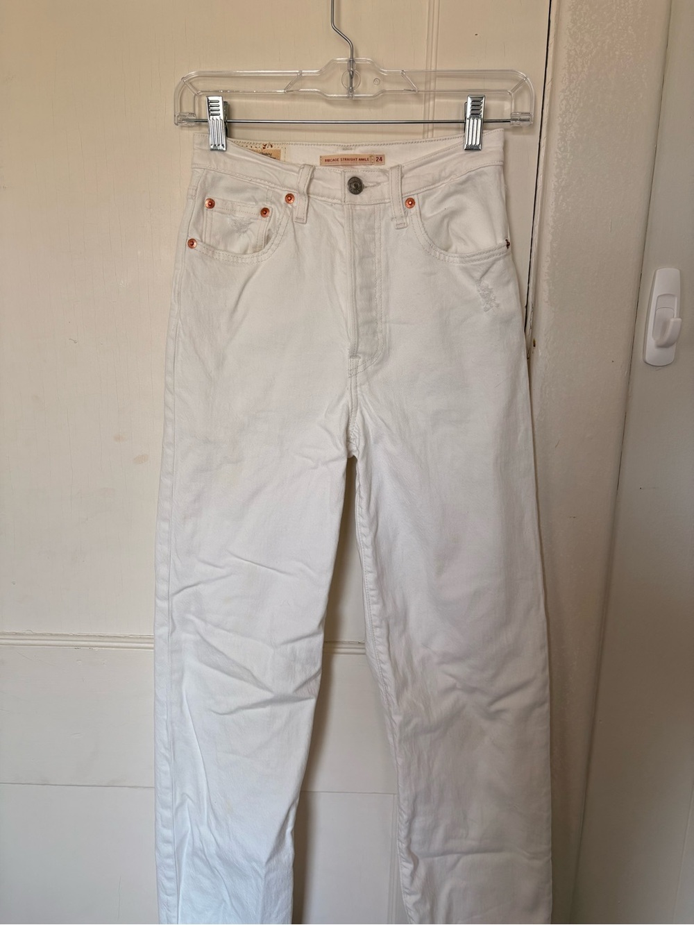 Levi’s White Ribcage Straight Ankle Jeans